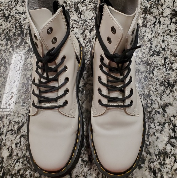 SOLD Dr. Marten White Jadon - Picture 5 of 8